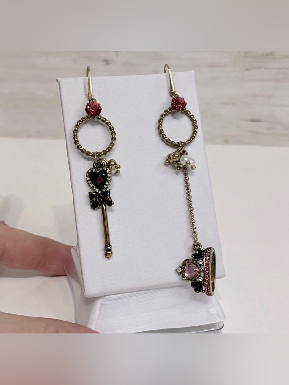 NEW Antique Gold Crown & Sceptre Asymmetrical Dangle Earrings - Picture 3 of 3